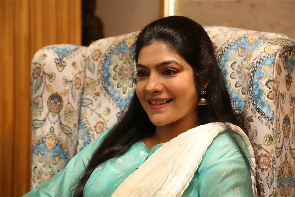 Indian Actress Vasuki at Anni Manchi Sakunamule Movie Interview